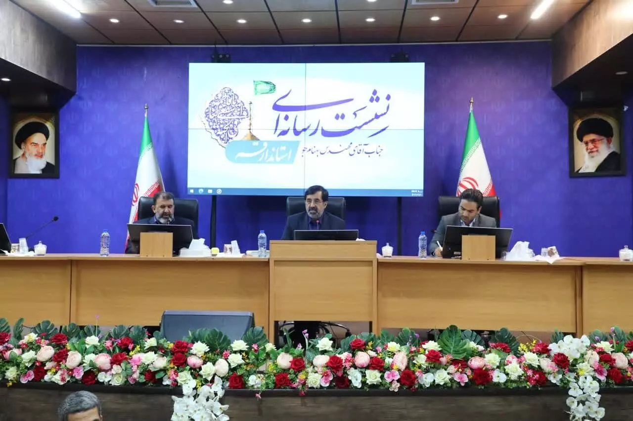 دومین نشست رسانه ای بهنام جو استاندار قم با جمعی از اهالی رسانه و خبرنگاران استان برگزار شد.