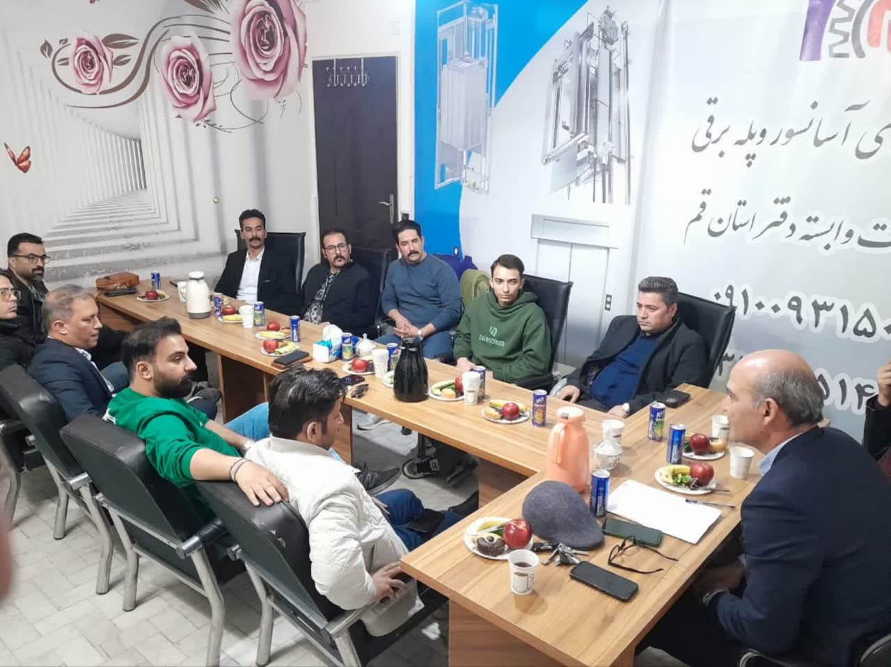 جلسه گردهمایی فروشگاه ها و تولید کنندگان آسانسور در استان قم