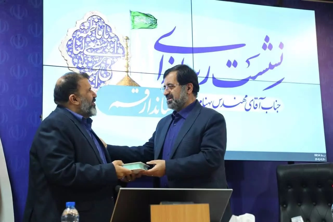 دومین نشست رسانه ای بهنام جو استاندار قم با جمعی از اهالی رسانه و خبرنگاران استان برگزار شد.