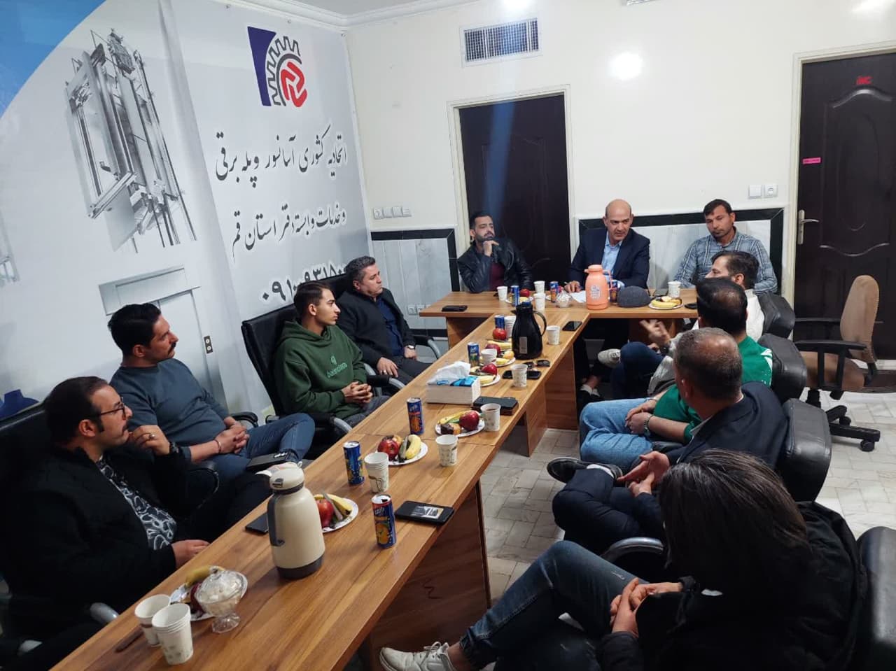جلسه گردهمایی فروشگاه ها و تولید کنندگان آسانسور در استان قم