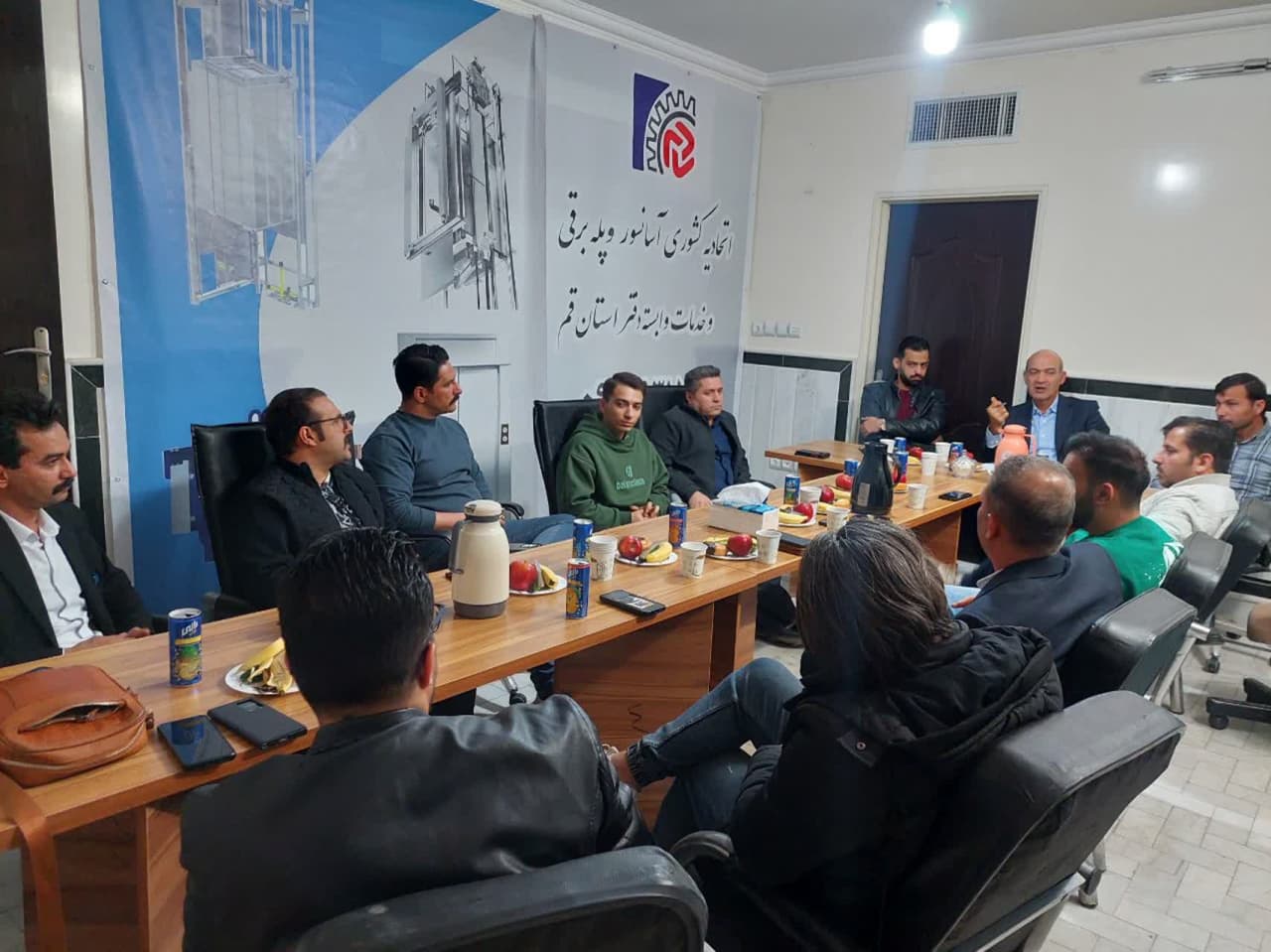 جلسه گردهمایی فروشگاه ها و تولید کنندگان آسانسور در استان قم