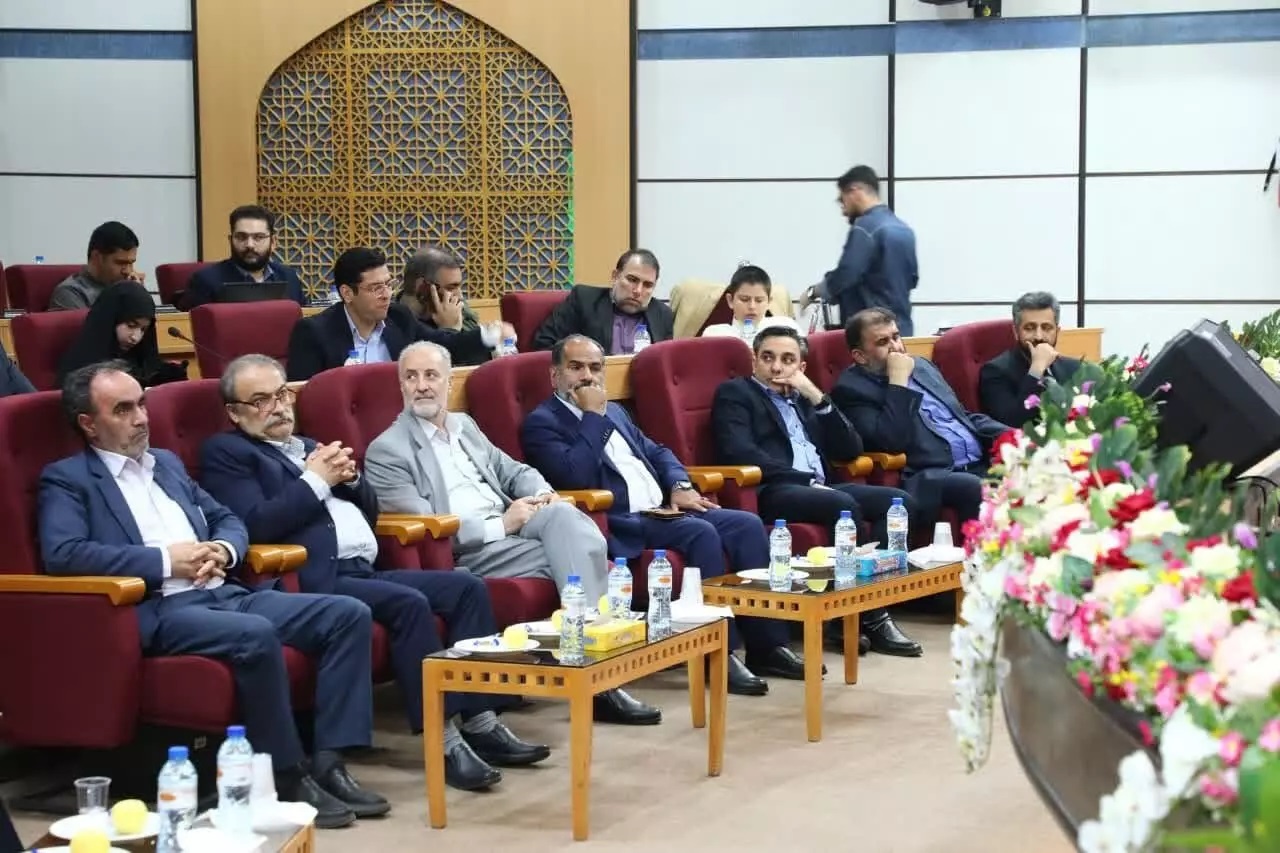 دومین نشست رسانه ای بهنام جو استاندار قم با جمعی از اهالی رسانه و خبرنگاران استان برگزار شد.