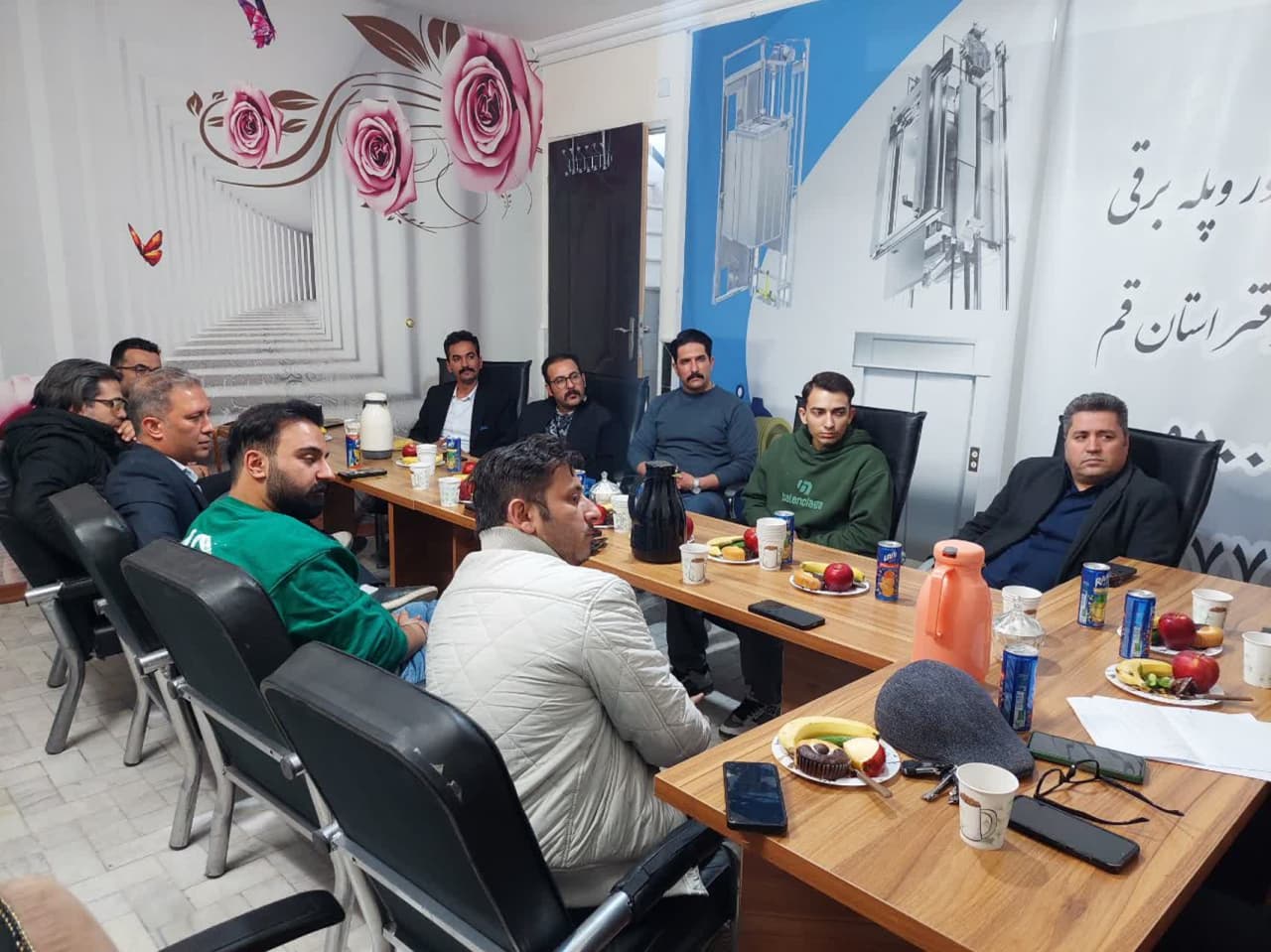 جلسه گردهمایی فروشگاه ها و تولید کنندگان آسانسور در استان قم